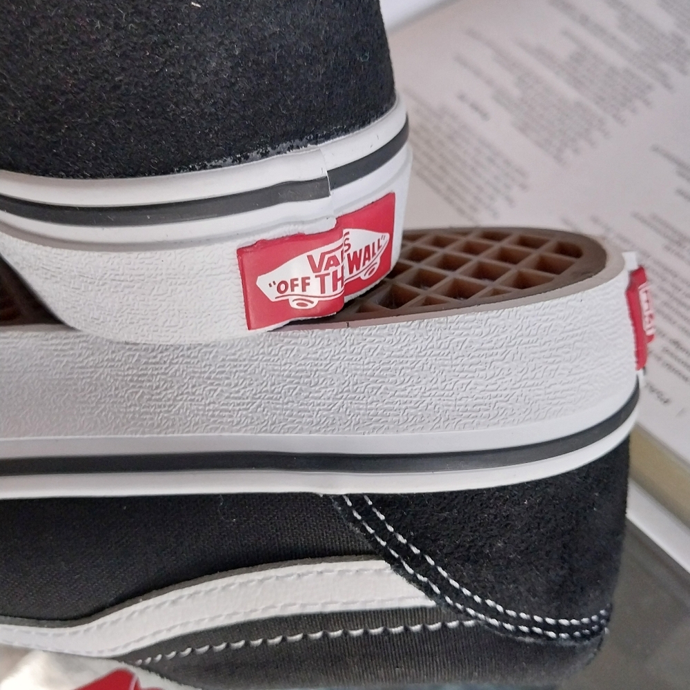 NWT VANS Black/White  Shoes Sz 7Y